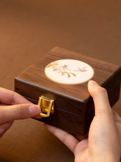 Portable compact jewelry box